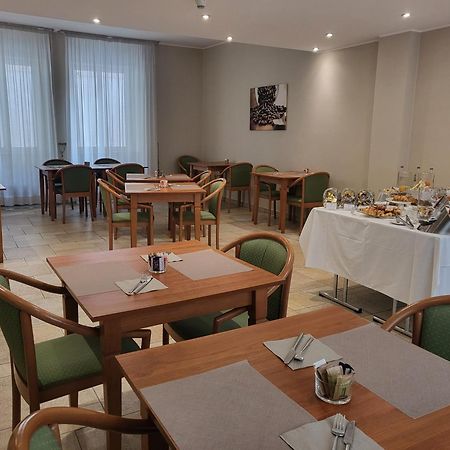Hotel Lux Alessandria Exteriör bild
