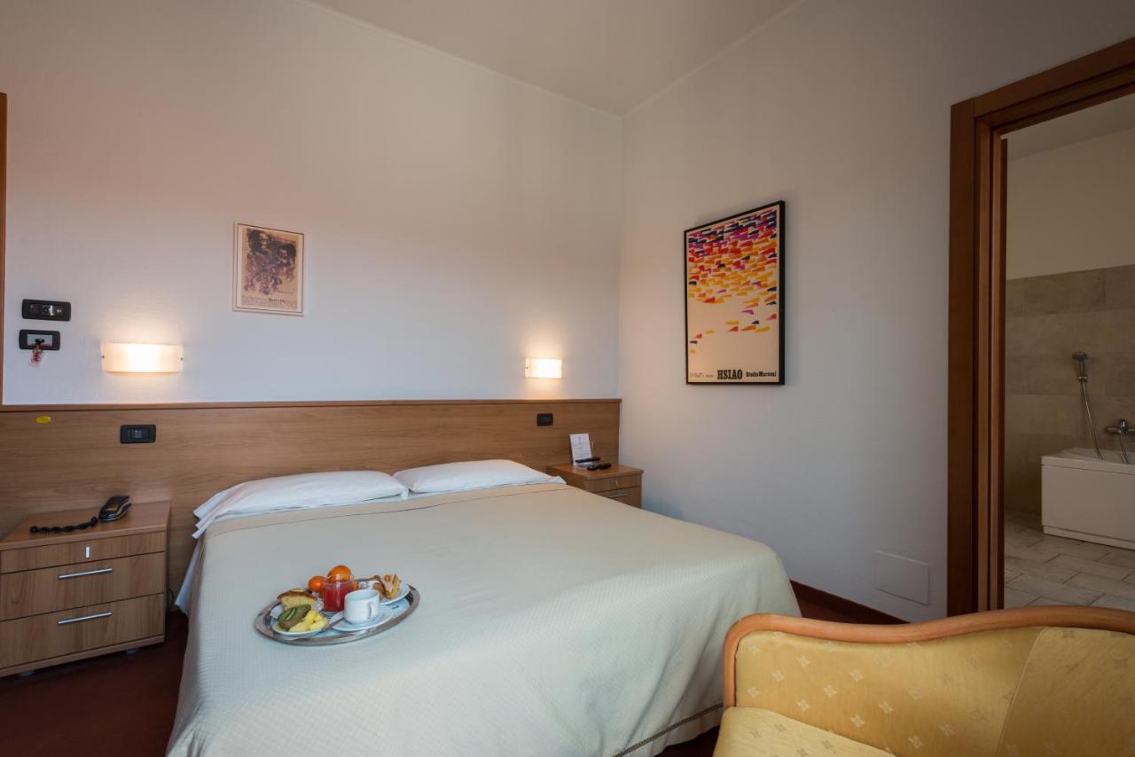 Hotel Lux Alessandria Exteriör bild