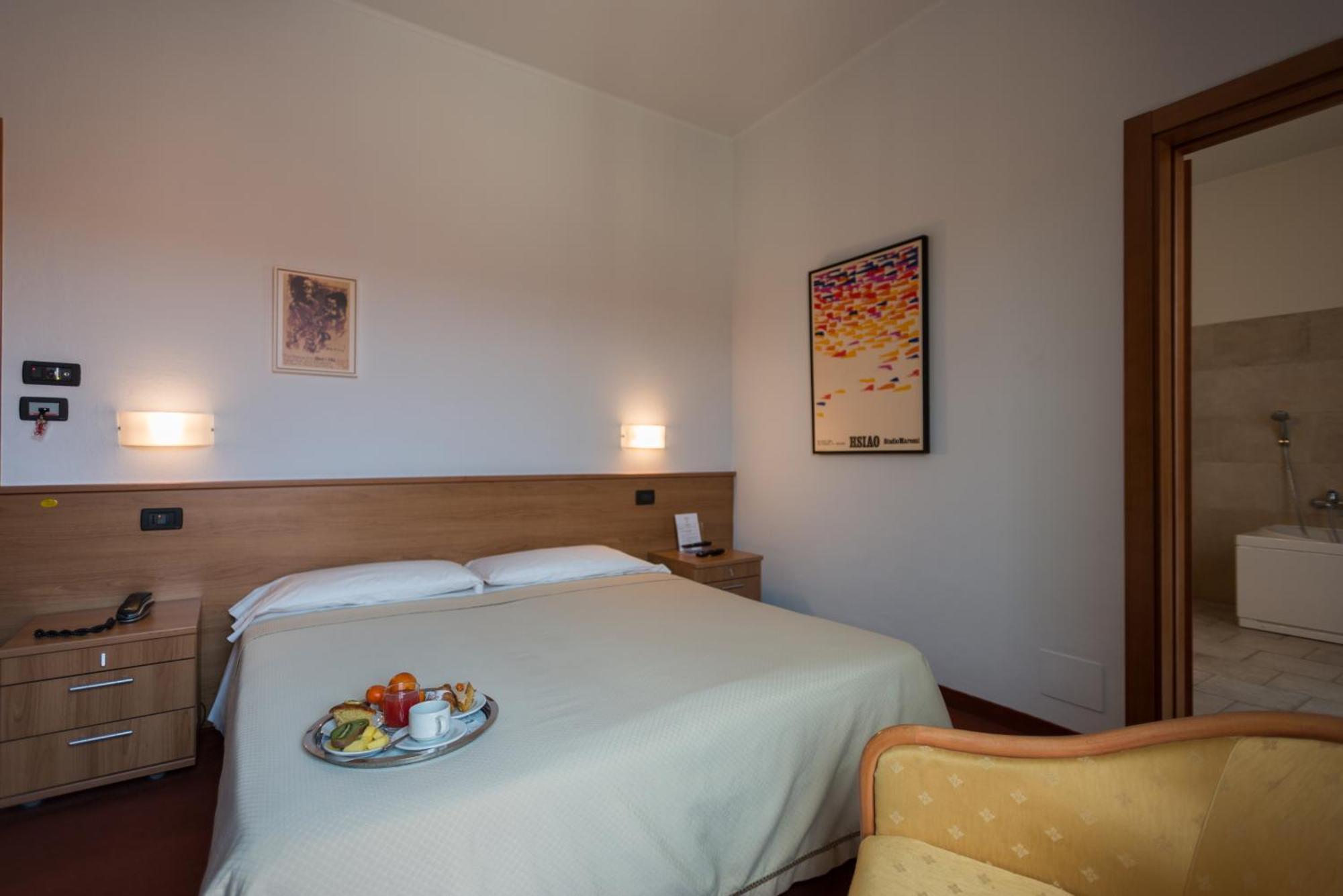 Hotel Lux Alessandria Exteriör bild