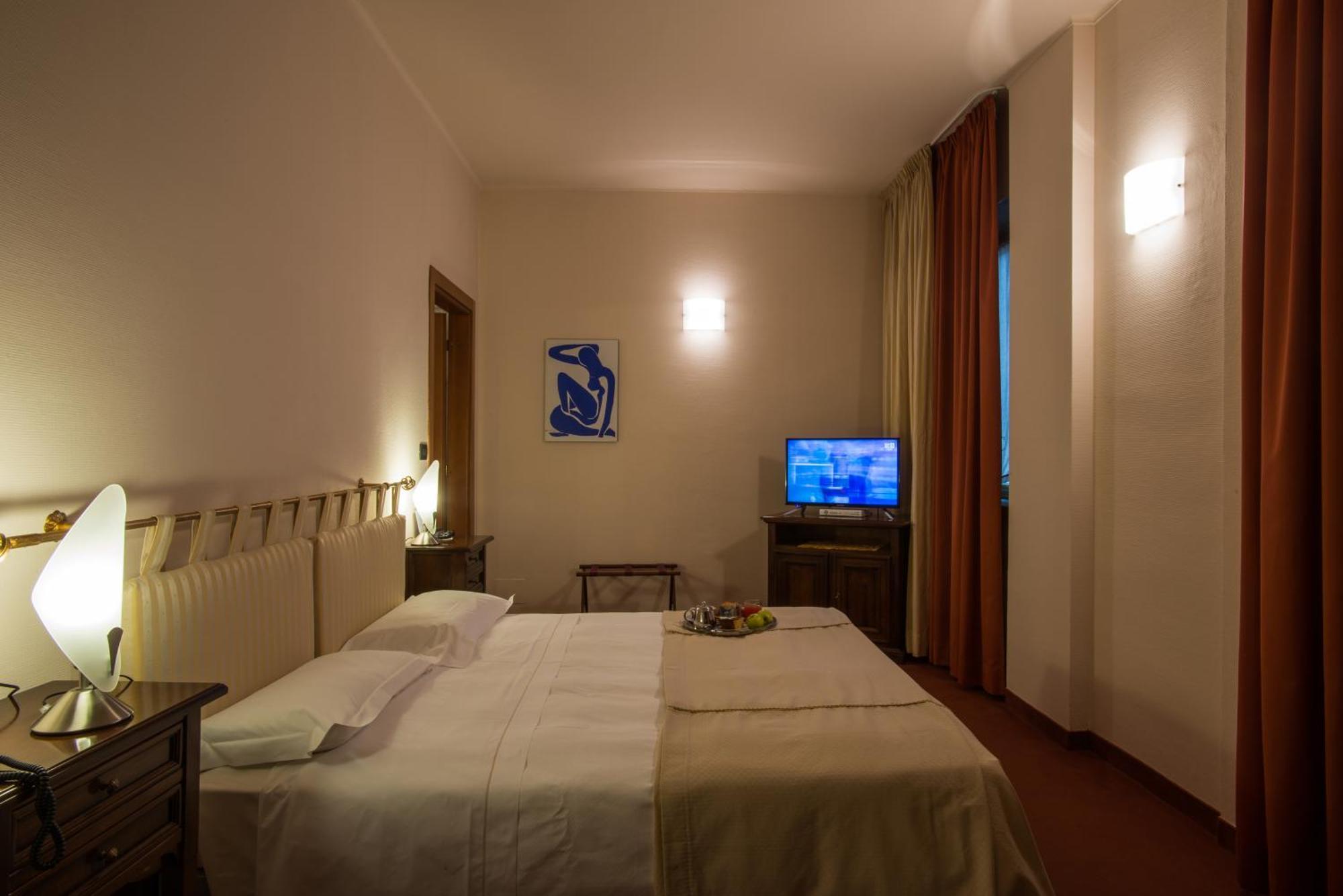 Hotel Lux Alessandria Exteriör bild