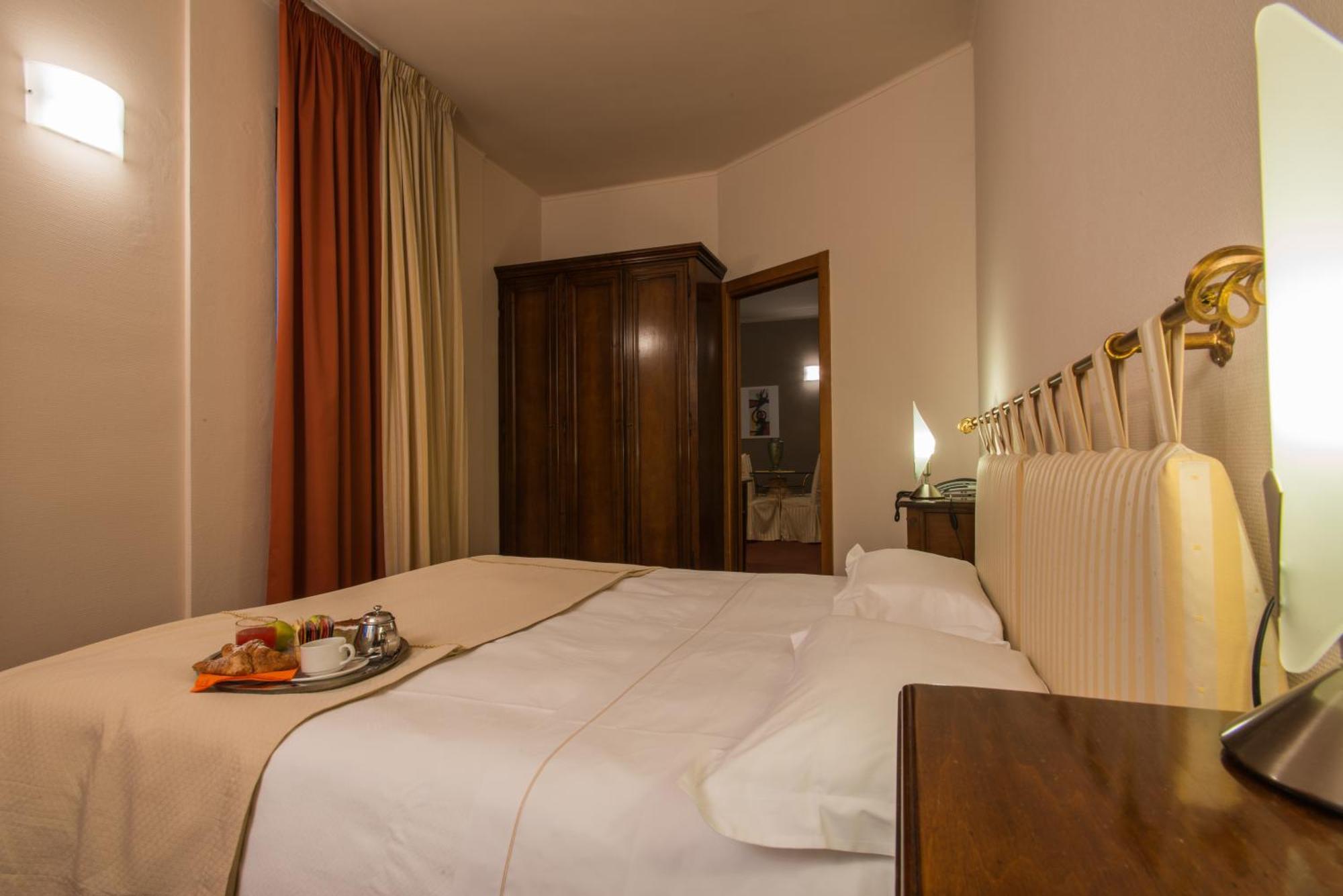 Hotel Lux Alessandria Exteriör bild