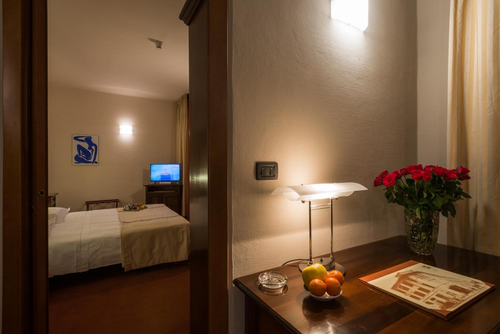 Hotel Lux Alessandria Exteriör bild