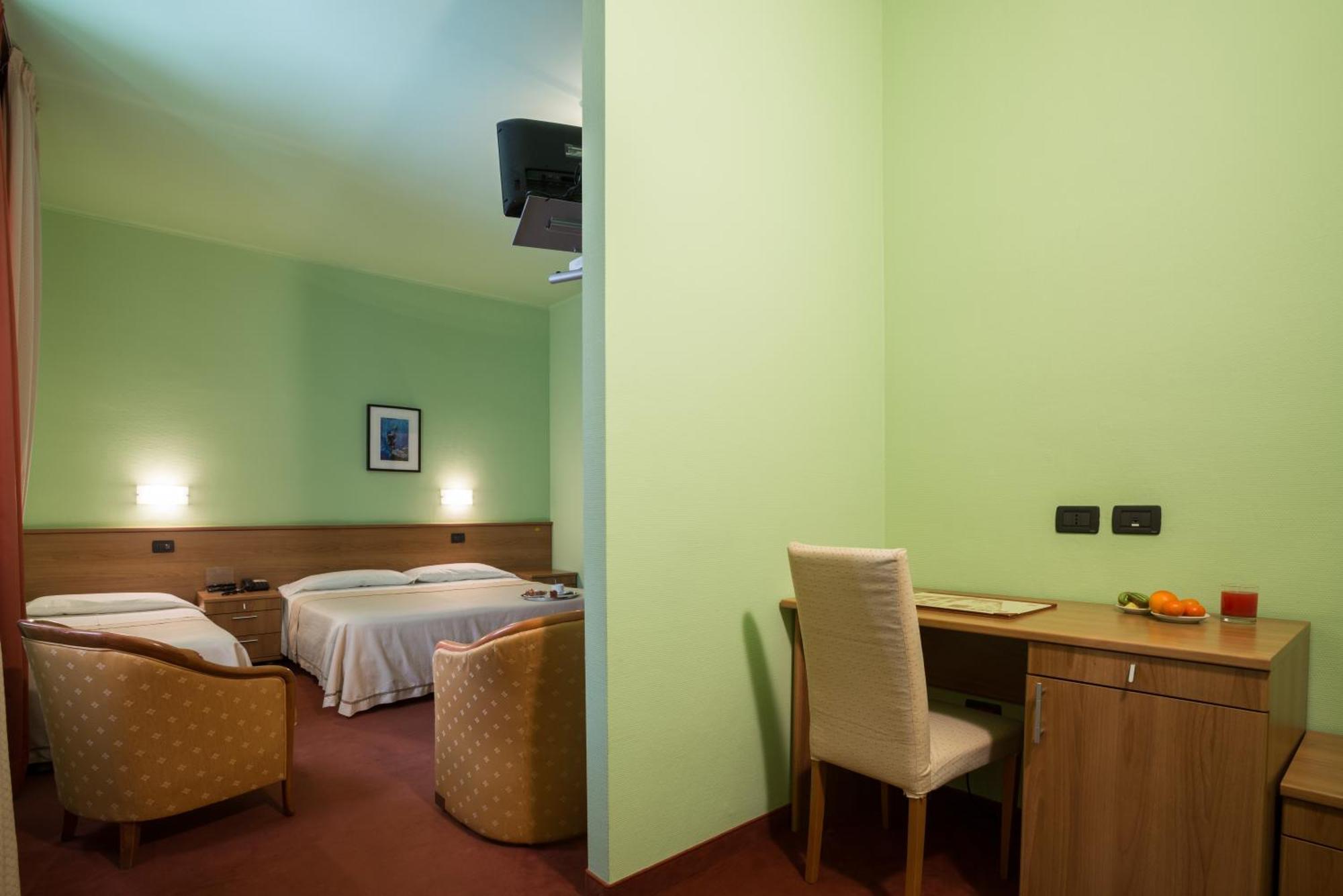 Hotel Lux Alessandria Exteriör bild