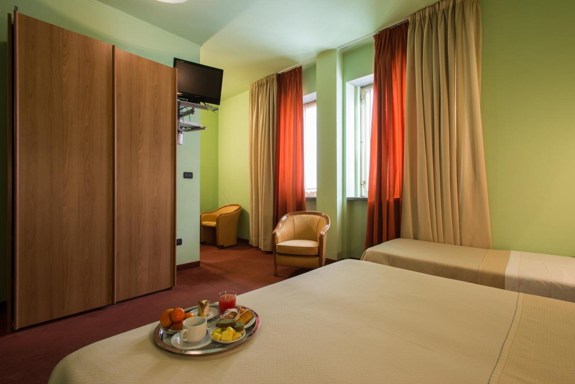 Hotel Lux Alessandria Exteriör bild