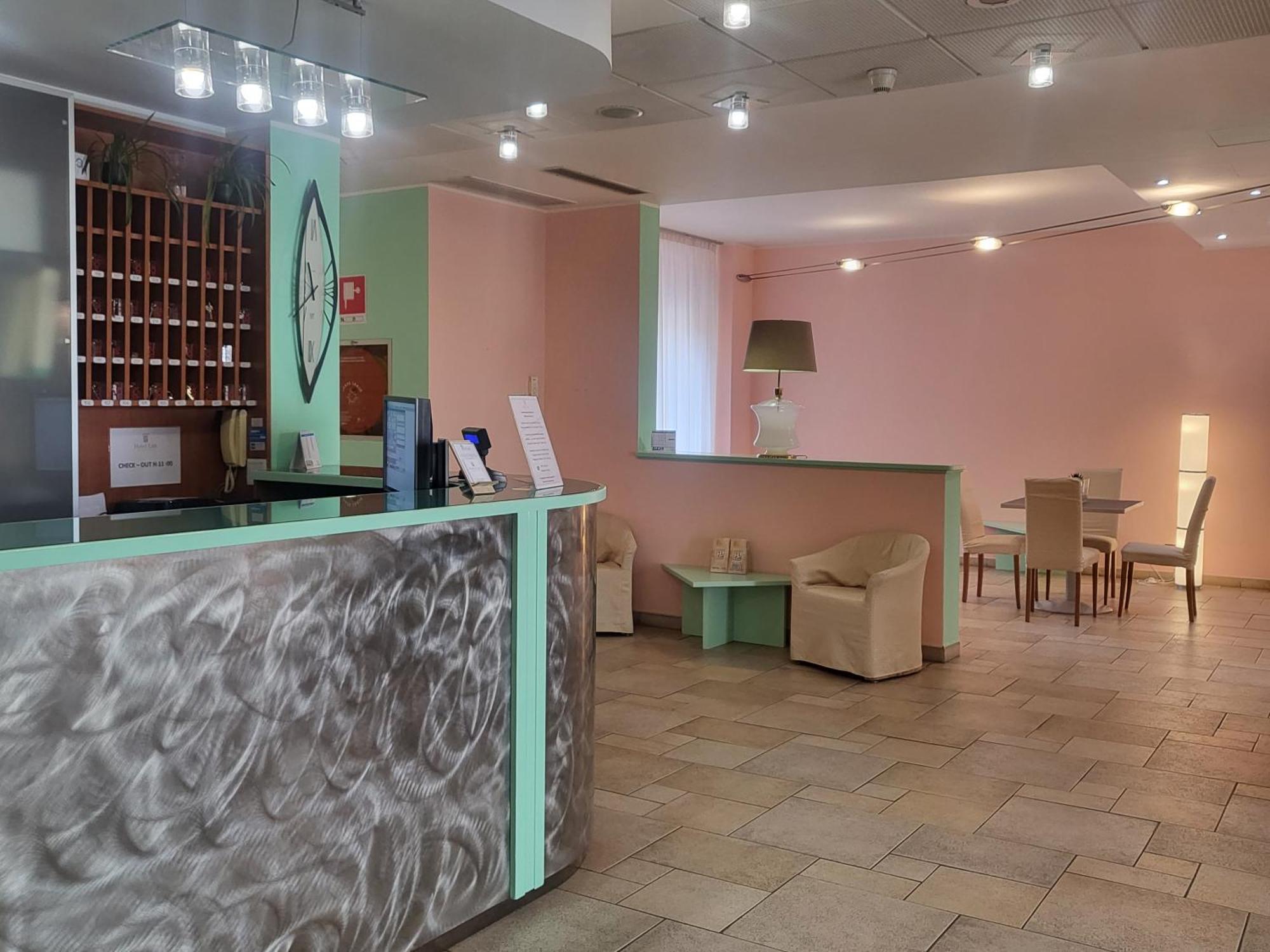 Hotel Lux Alessandria Exteriör bild