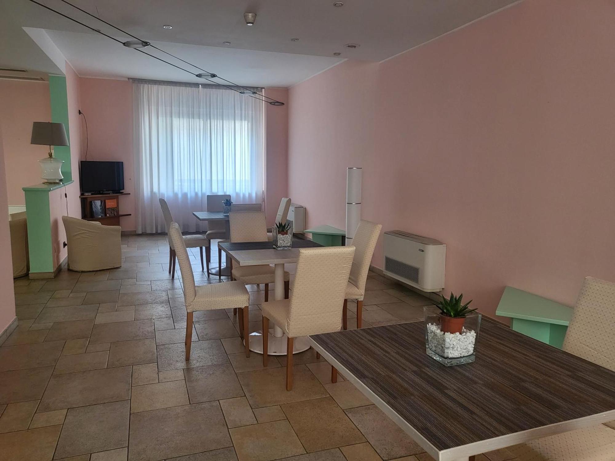 Hotel Lux Alessandria Exteriör bild
