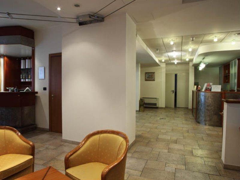 Hotel Lux Alessandria Exteriör bild