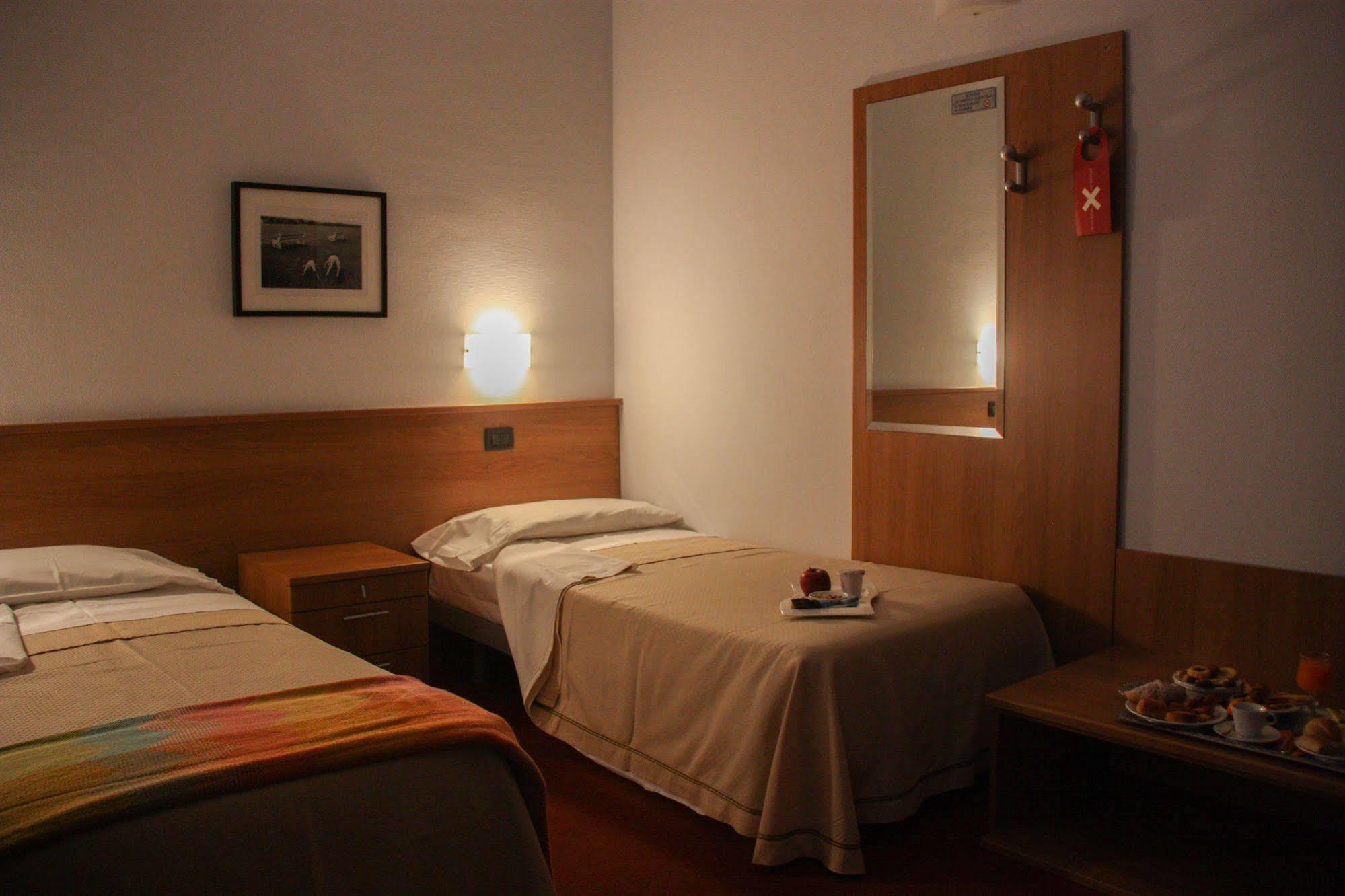 Hotel Lux Alessandria Exteriör bild