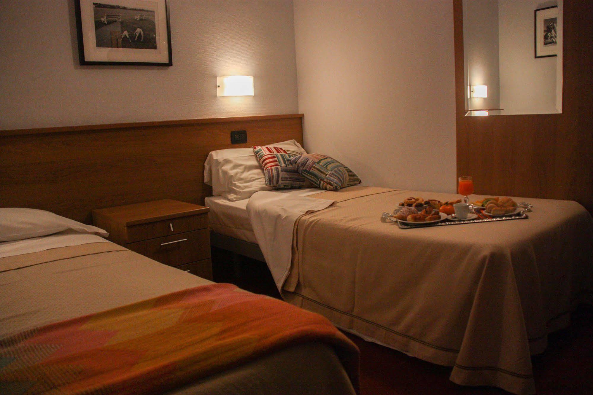Hotel Lux Alessandria Exteriör bild
