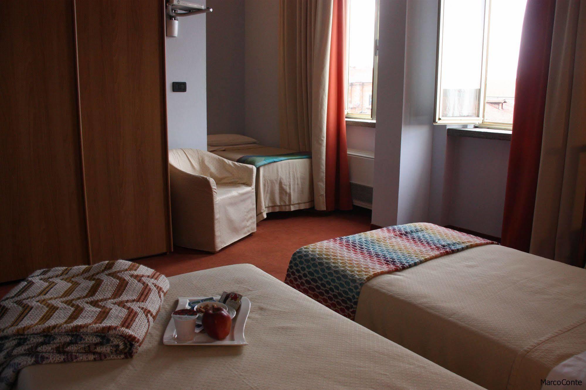 Hotel Lux Alessandria Exteriör bild