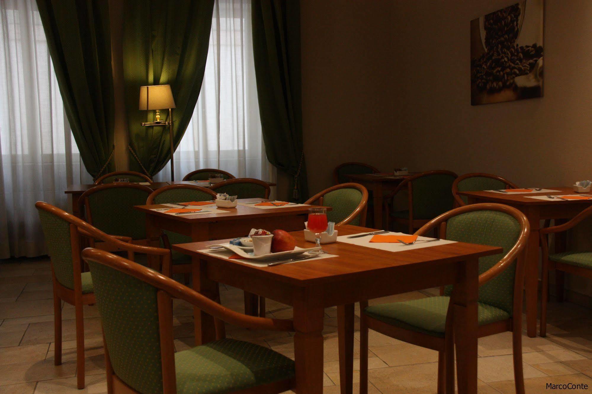 Hotel Lux Alessandria Exteriör bild