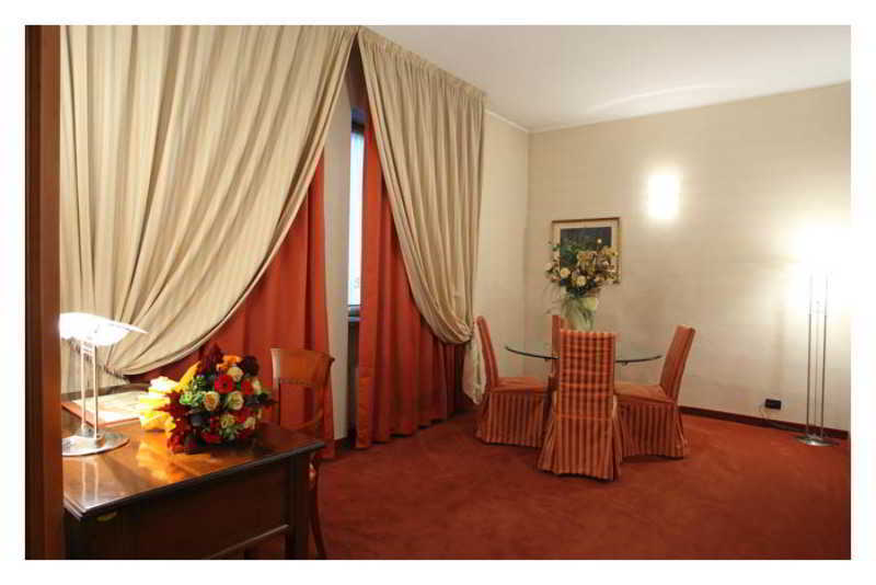 Hotel Lux Alessandria Exteriör bild