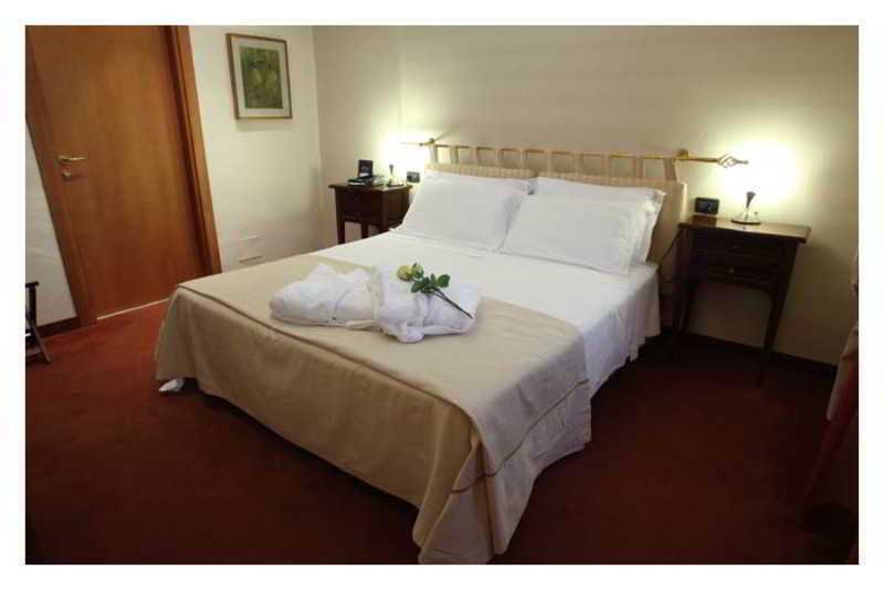 Hotel Lux Alessandria Exteriör bild